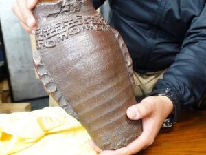 金重陶陽の買取なら新古美術文大　備前焼の花瓶をご紹介！