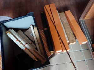 掛軸の買取業者をお探しの方へ 新古美術文大が出張買取へ伺います