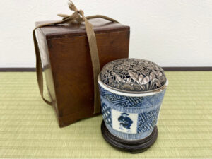 五良大甫呉祥瑞造草花彫純銀火屋香炉をお買取りさせていただきました！
