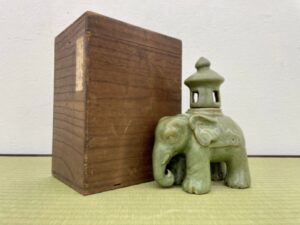 青木木米の青磁象香炉をお買取りさせていただきました