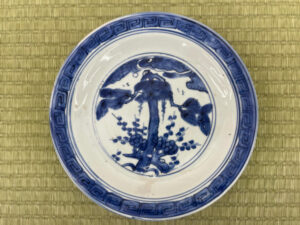 古染付松梅図皿のお買取をさせていただきました