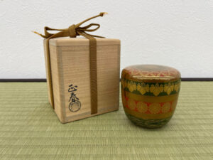 荒井正春の菊桐紋蒔絵大棗を買取りさせていただきました