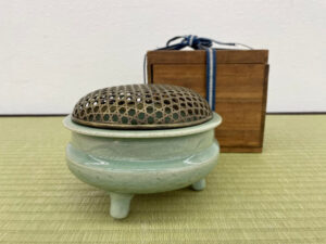 茶道具の七官青磁香炉をお買取りさせていただきました！