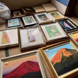 愛媛県新居浜市のお客様より絵画を中心にお買取させて頂きました。