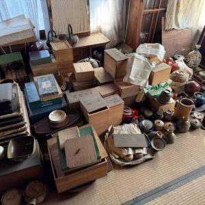 岡山県倉敷市のお客様より茶道具、掛軸等を中心にお買取させて頂きました。